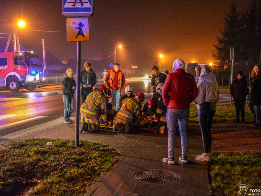 Dachowanie po zderzeniu na skrzyżowaniu w Stalach w gm. Grębów [zdjęcia][wideo]
