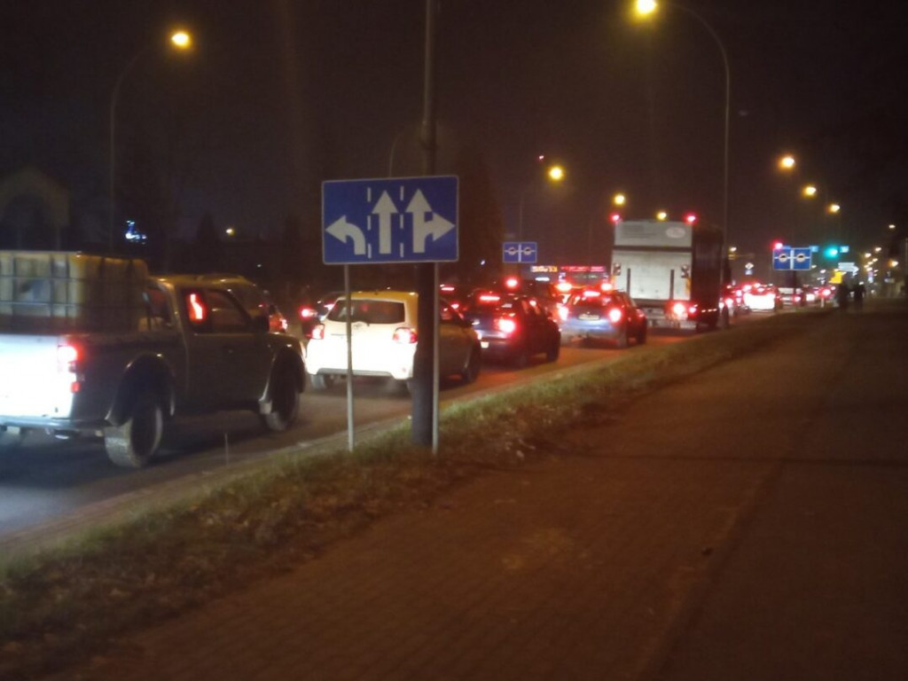 Gigantyczny korek na Wisłostradzie w Tarnobrzegu [wideo][zdjęcia]