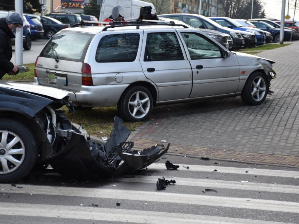 Kolizja obok komendy policji w Tarnobrzegu [aktualizacja][zdjęcia]