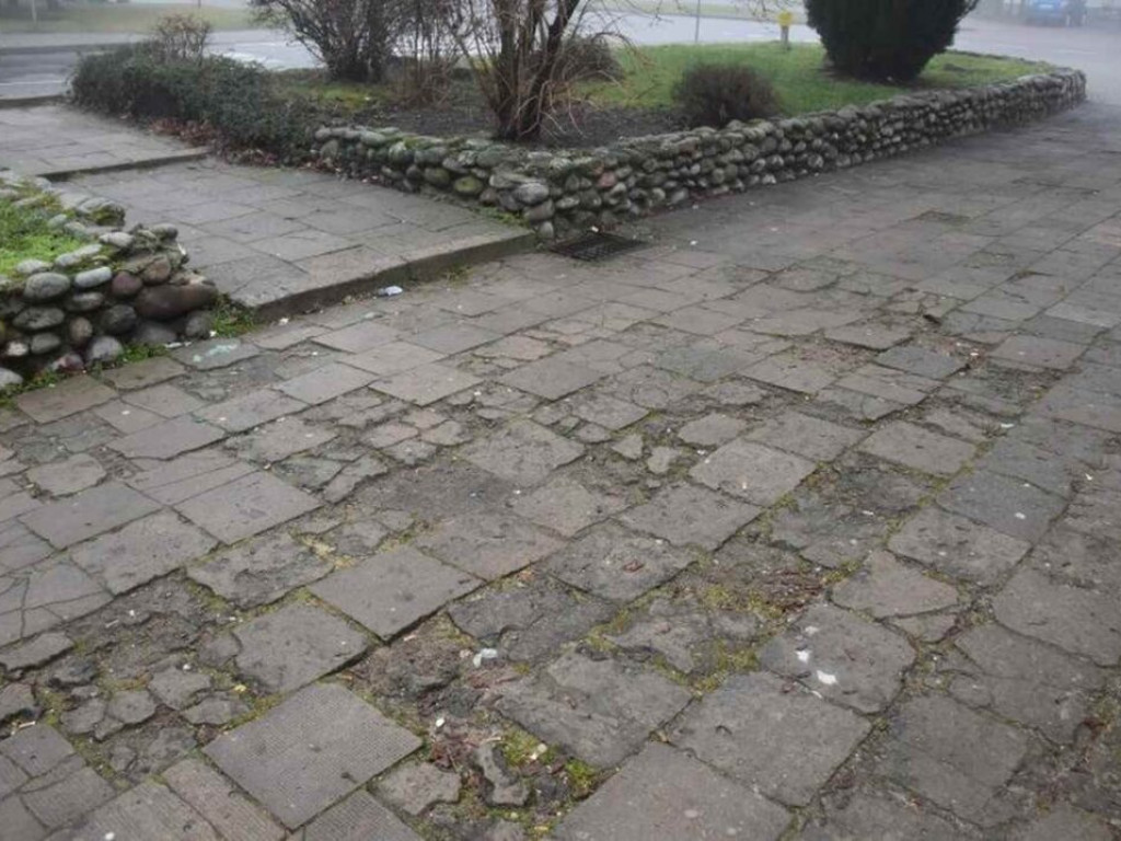Tarnobrzeg. Starsza kobieta złamała nogę na 