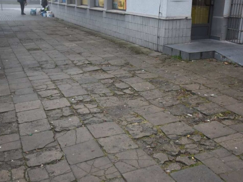 Tarnobrzeg. Starsza kobieta złamała nogę na 