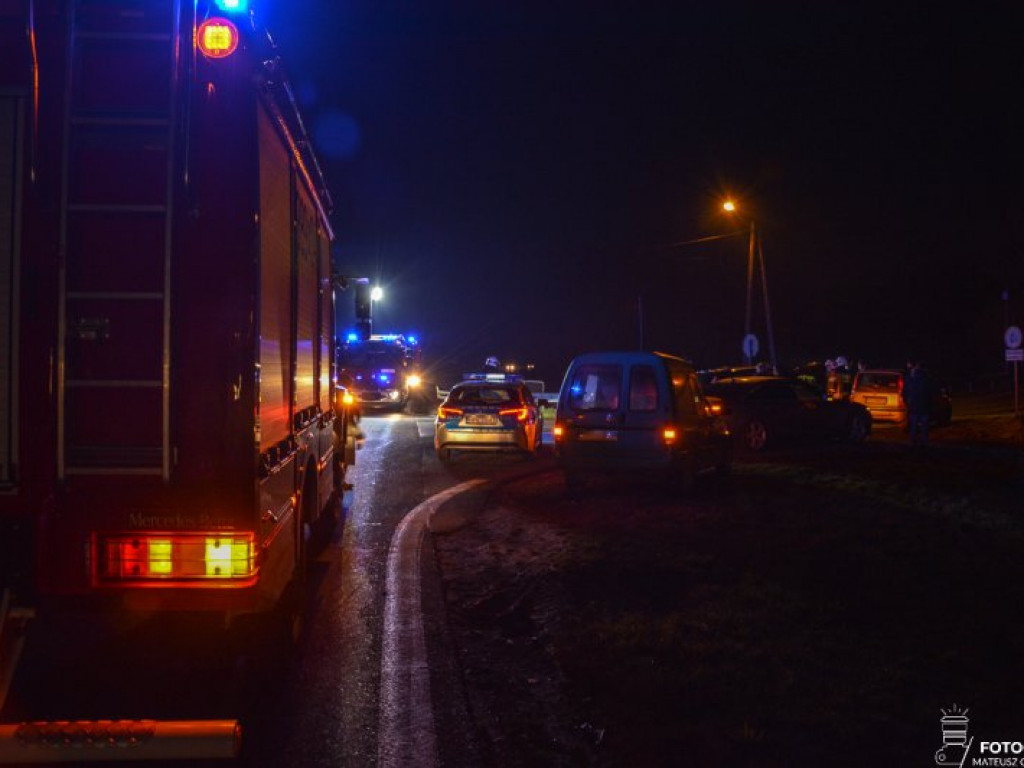 Zderzenie pojazdów na drodze relacji Tarnobrzeg-Mielec - zdjęcia z miejsca zdarzenia
