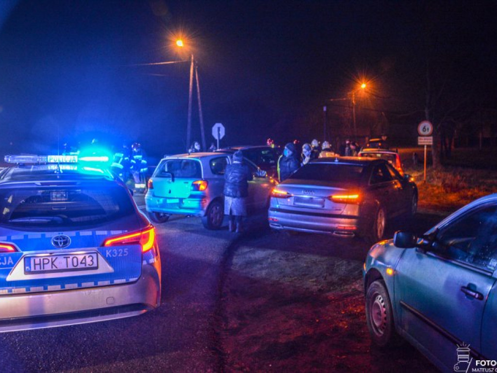 Zderzenie pojazdów na drodze relacji Tarnobrzeg-Mielec - zdjęcia z miejsca zdarzenia