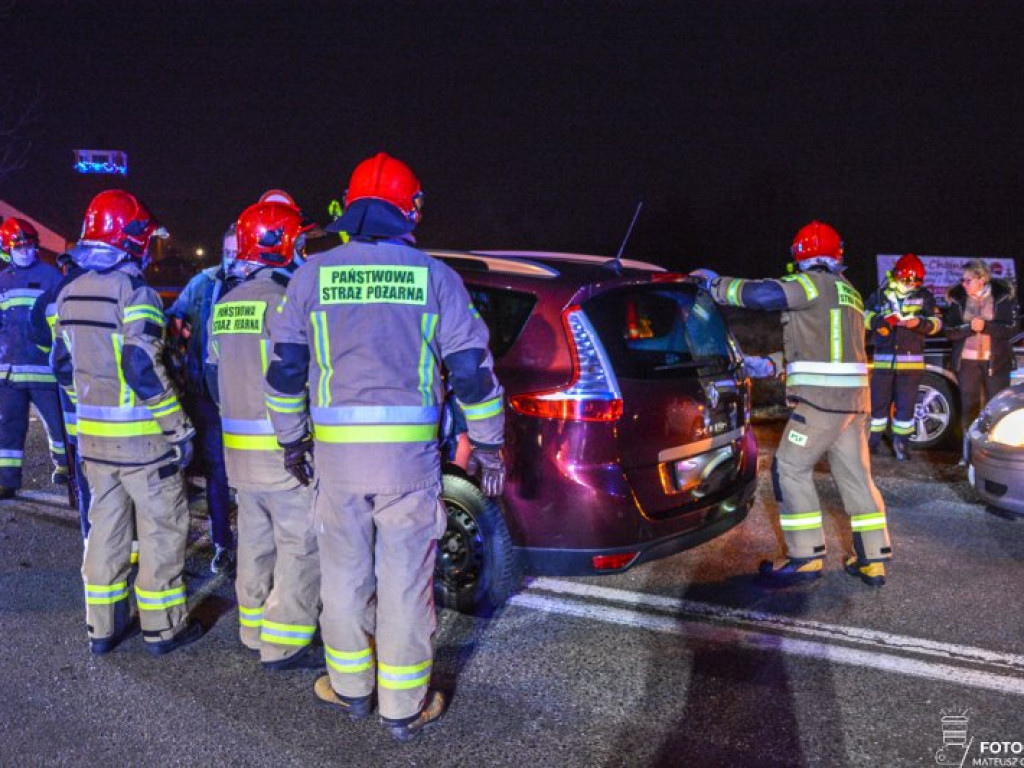 Zderzenie pojazdów na drodze relacji Tarnobrzeg-Mielec - zdjęcia z miejsca zdarzenia