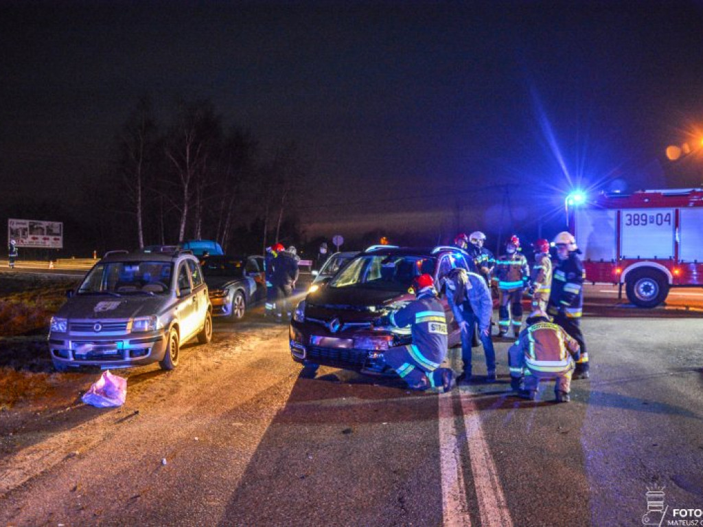 Zderzenie pojazdów na drodze relacji Tarnobrzeg-Mielec - zdjęcia z miejsca zdarzenia