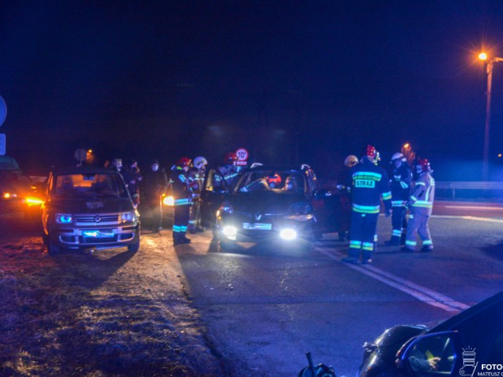 Zderzenie pojazdów na drodze relacji Tarnobrzeg-Mielec - zdjęcia z miejsca zdarzenia