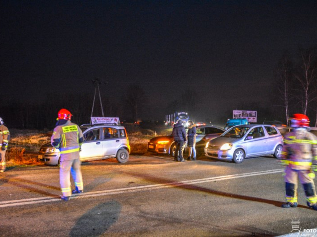 Zderzenie pojazdów na drodze relacji Tarnobrzeg-Mielec - zdjęcia z miejsca zdarzenia