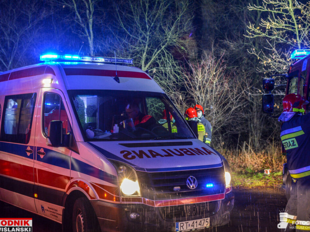 Tarnobrzeg. Po alkoholu wjechali w las. Trafili do szpitala [zdjęcia]