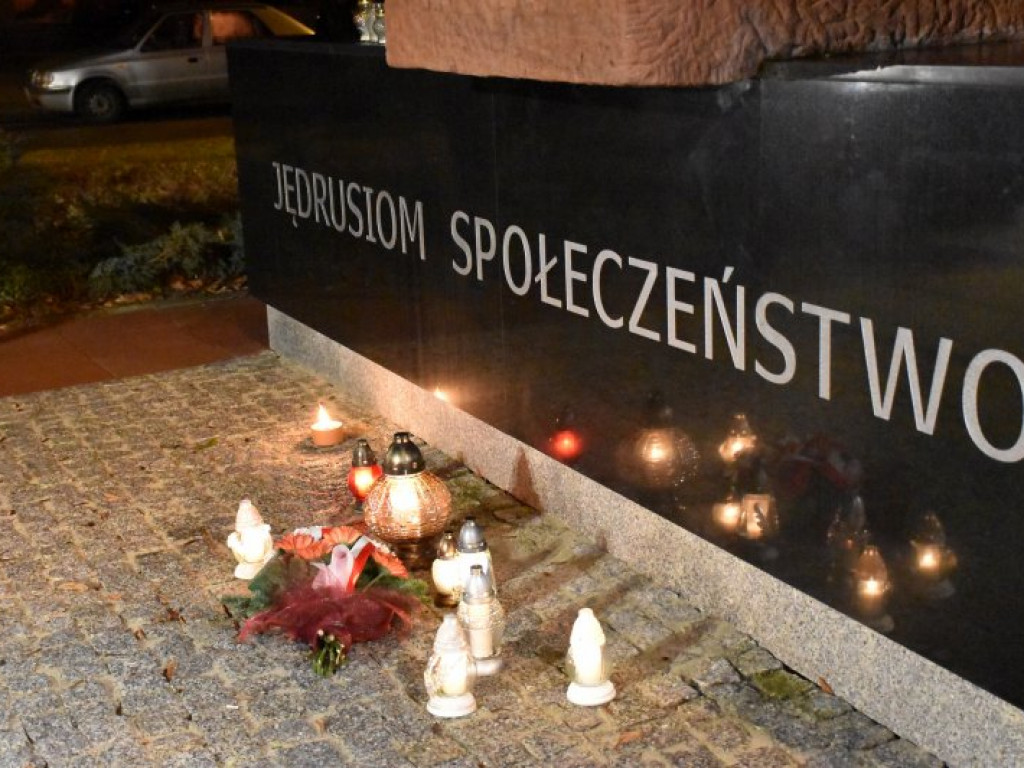 Tarnobrzeg. Zapalili świeczkę 