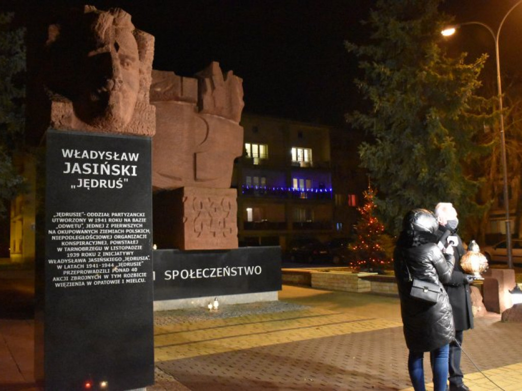 Tarnobrzeg. Zapalili świeczkę 