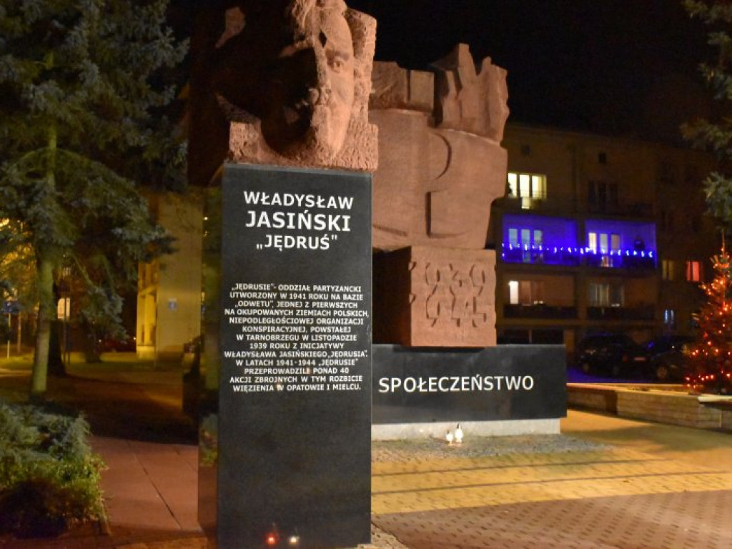 Tarnobrzeg. Zapalili świeczkę 