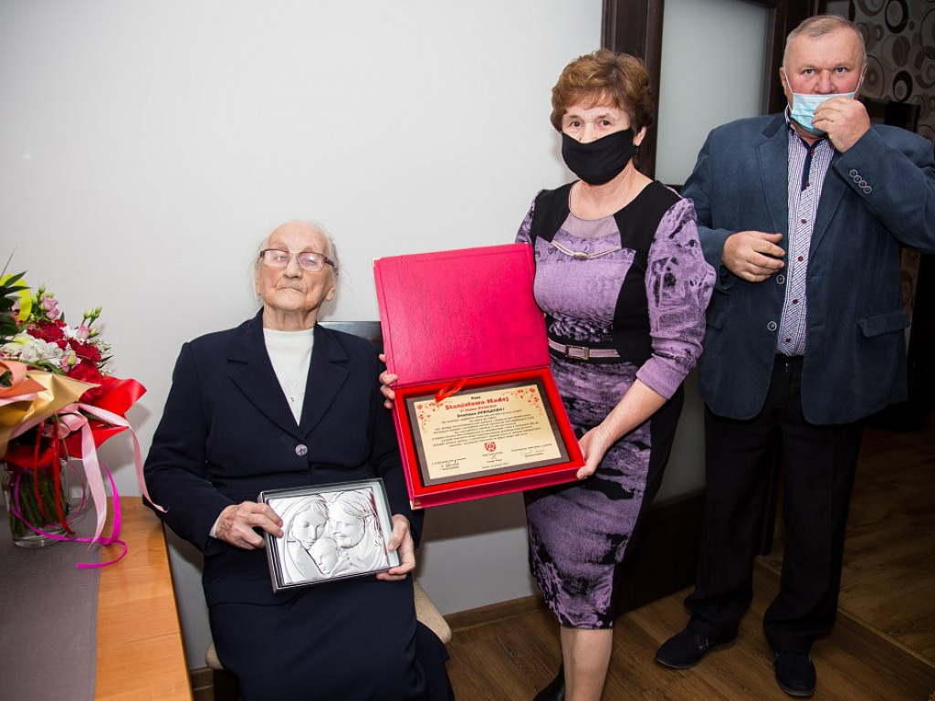 Pani Stanisława z Trzebiesławic skończyła sto lat! [zdjęcia]