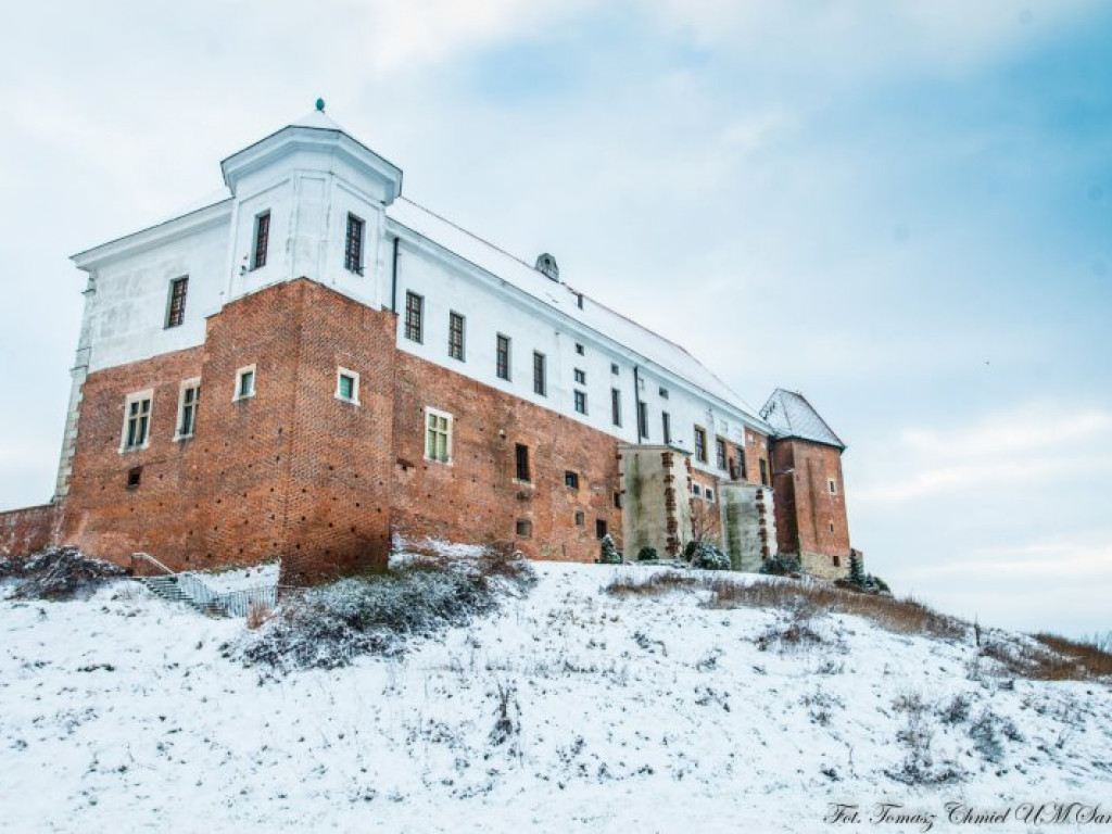 Śnieżnobiały... Sandomierz. Królewskie Miasto w zimowej scenerii [zdjęcia]