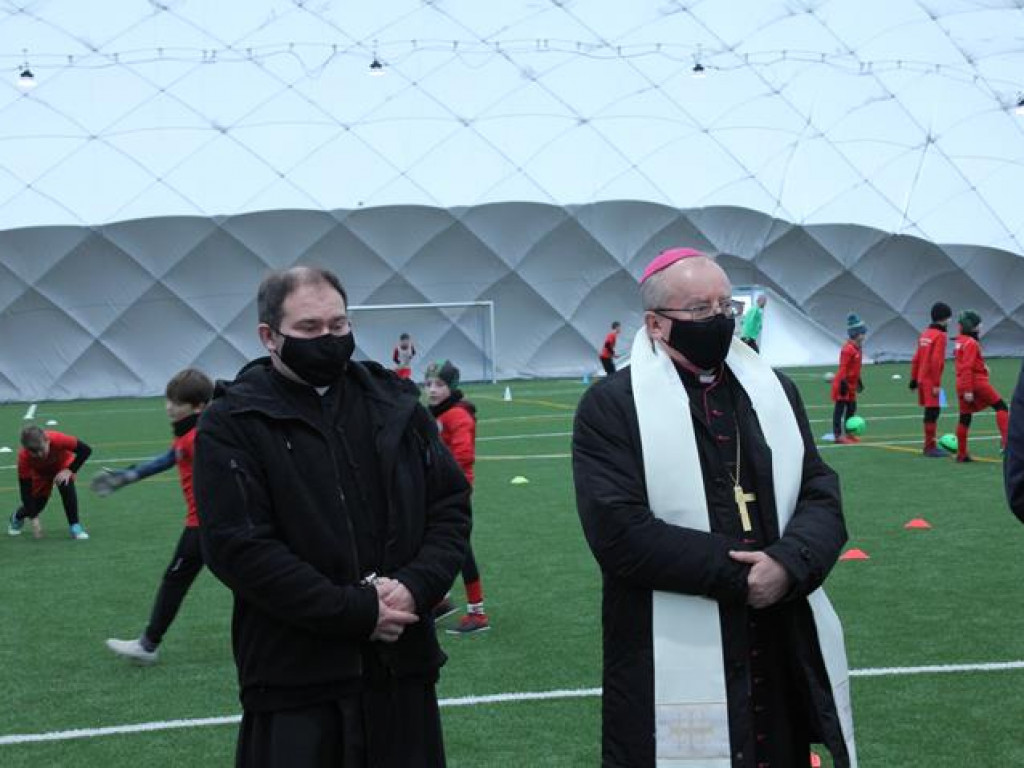 Śnieg piłkarzom w Stalowej Woli nie przeszkadza [zdjęcia]