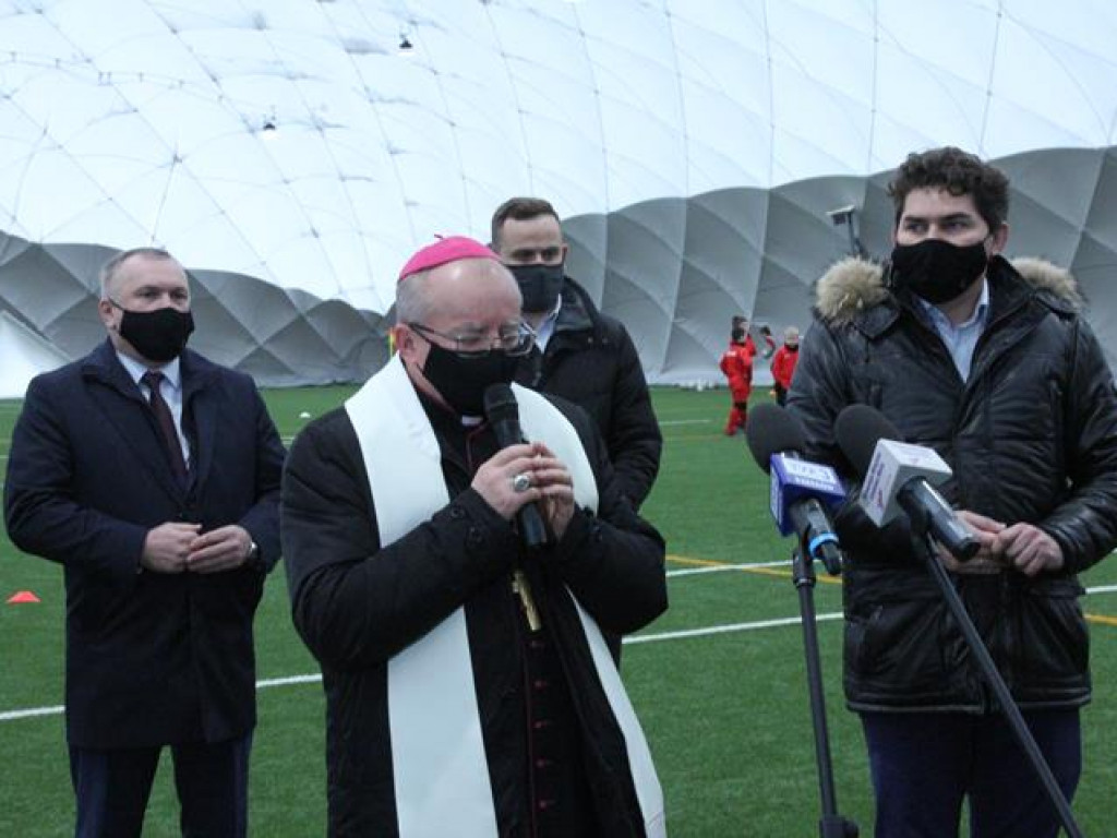 Śnieg piłkarzom w Stalowej Woli nie przeszkadza [zdjęcia]