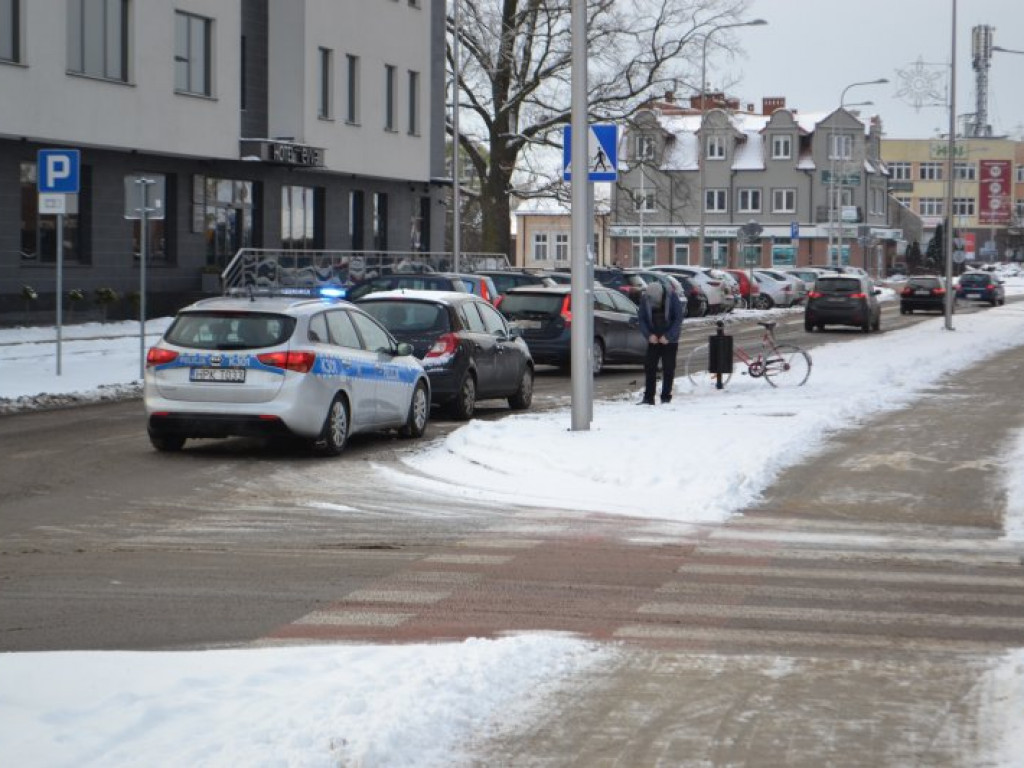 Tarnobrzeg. Potrącenie obok sądu. Rowerzysta trafił do szpitala [zdjęcia]