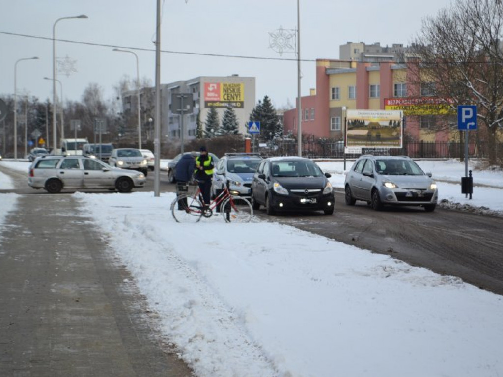 Tarnobrzeg. Potrącenie obok sądu. Rowerzysta trafił do szpitala [zdjęcia]