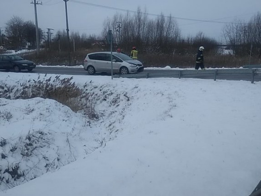 Poważne zderzenie 3 samochodów osobowych w powiecie tarnobrzeskim [zdjęcia]