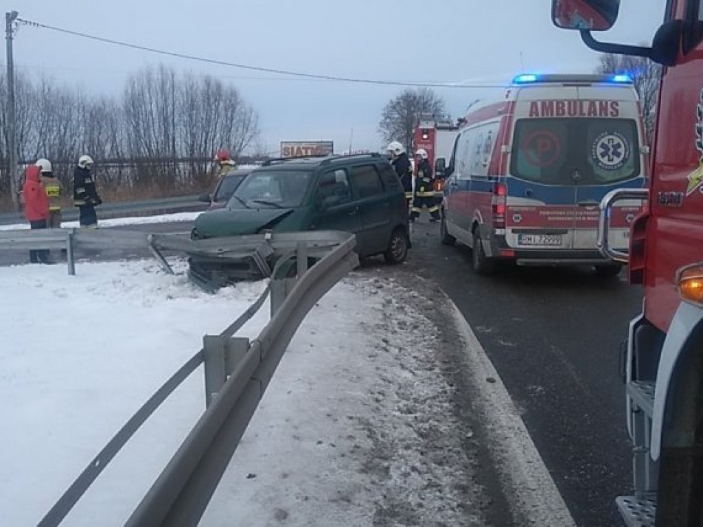 Poważne zderzenie 3 samochodów osobowych w powiecie tarnobrzeskim [zdjęcia]