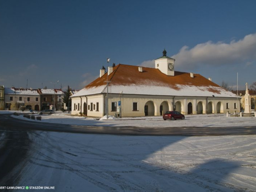 Staszów w zimowej szacie. Zobacz wyjątkowe zdjęcia!