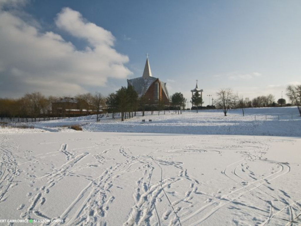 Staszów w zimowej szacie. Zobacz wyjątkowe zdjęcia!