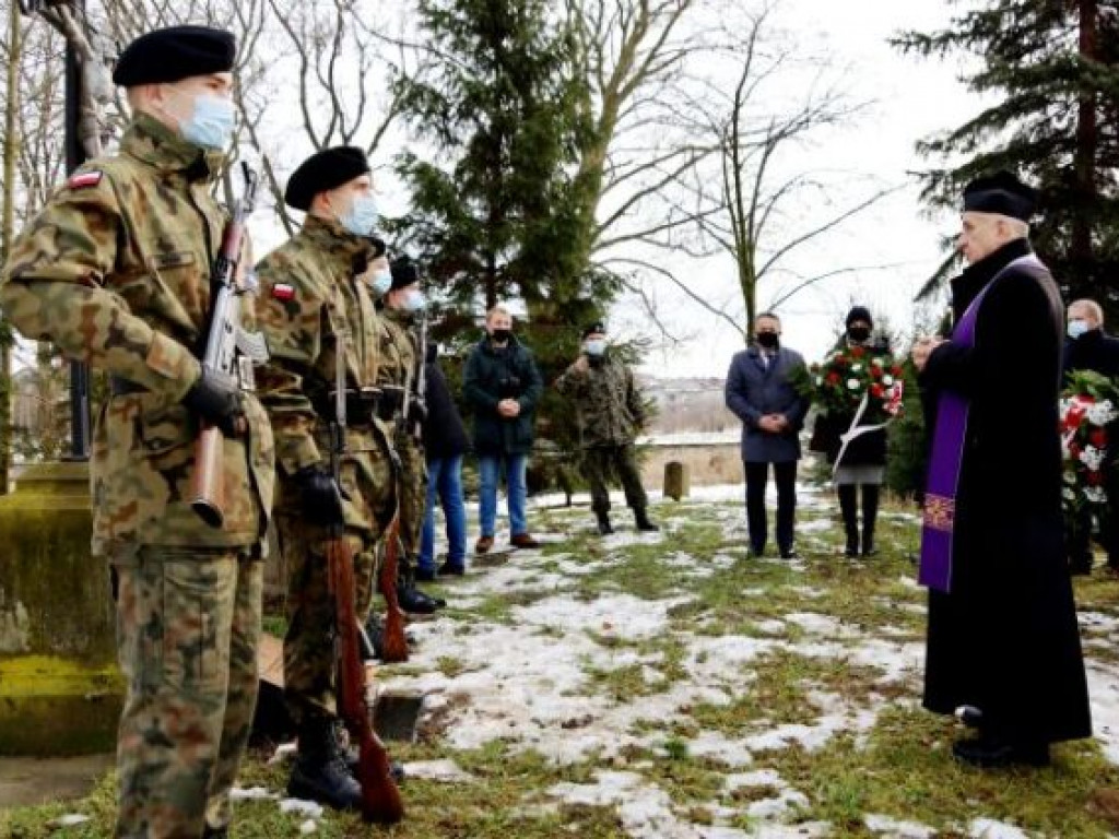 Złożyli hołd poległym powstańcom [zdjęcia]