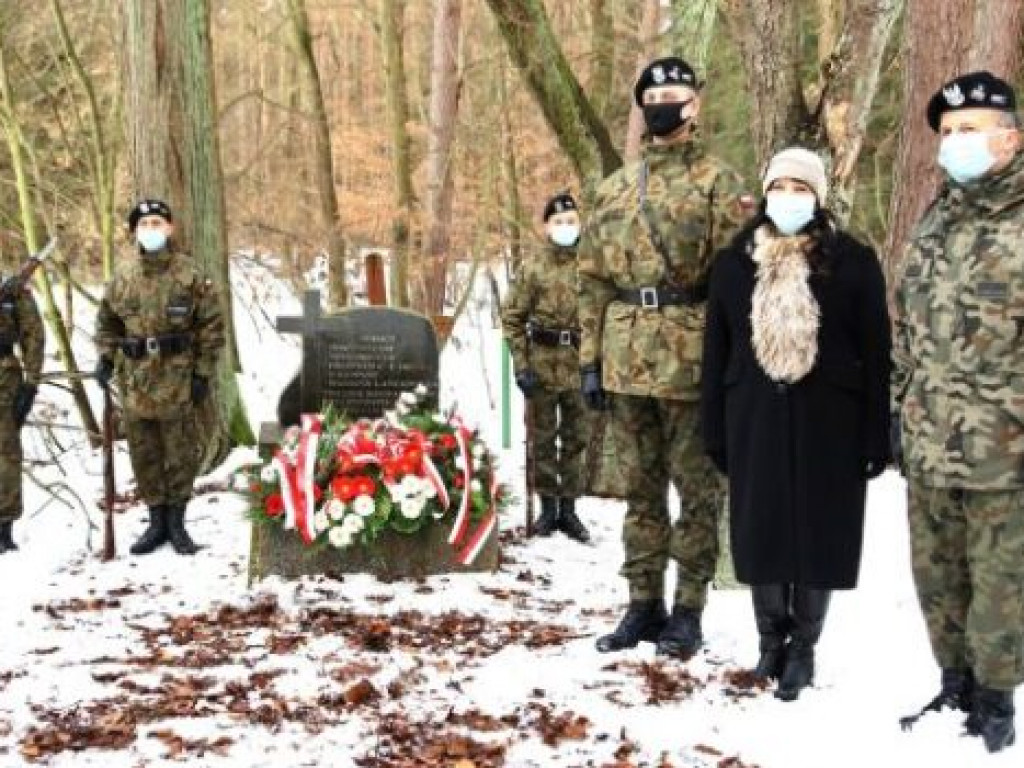 Złożyli hołd poległym powstańcom [zdjęcia]