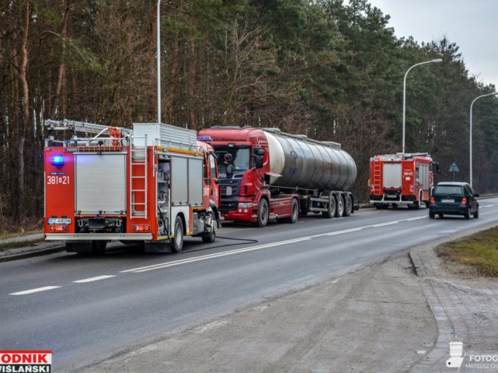 Tarnobrzeg. Pożar cysterny na alei Warszawskiej [zdjęcia]