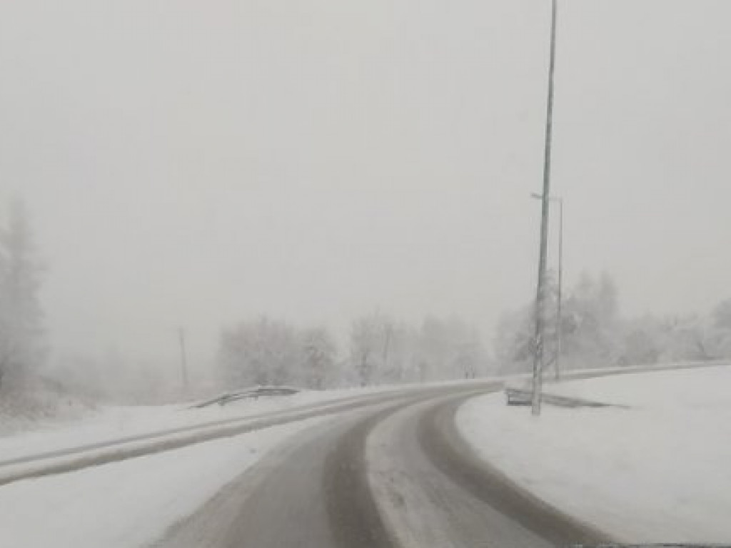 Śnieg na drogach powiatu tarnobrzeskiego i w Tarnobrzegu [25.01.2021 r.]