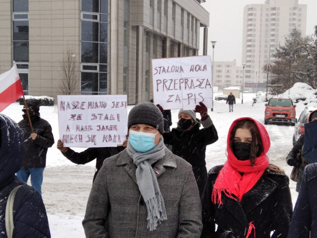Strajk kobiet w Stalowej Woli. Dużo mniej liczny, niż jesienią [zdjęcia]