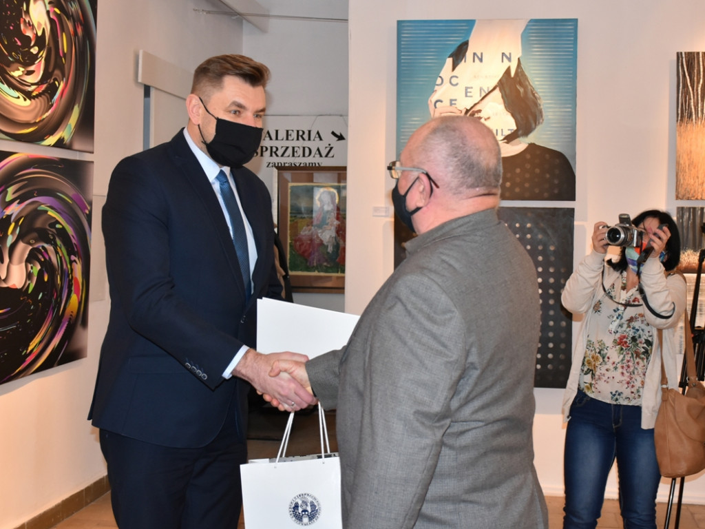 Twórcy porównani i nagrodzeni. Biuro Wystaw Artystycznych w Sandomierzu podsumowało doroczny konkurs