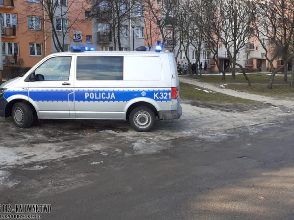 Pożar w bloku przy ul. Kwiatkowskiego w Tarnobrzegu [zdjęcia]