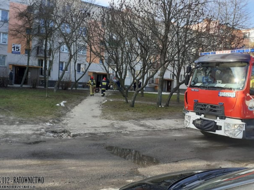 Pożar w bloku przy ul. Kwiatkowskiego w Tarnobrzegu [zdjęcia]