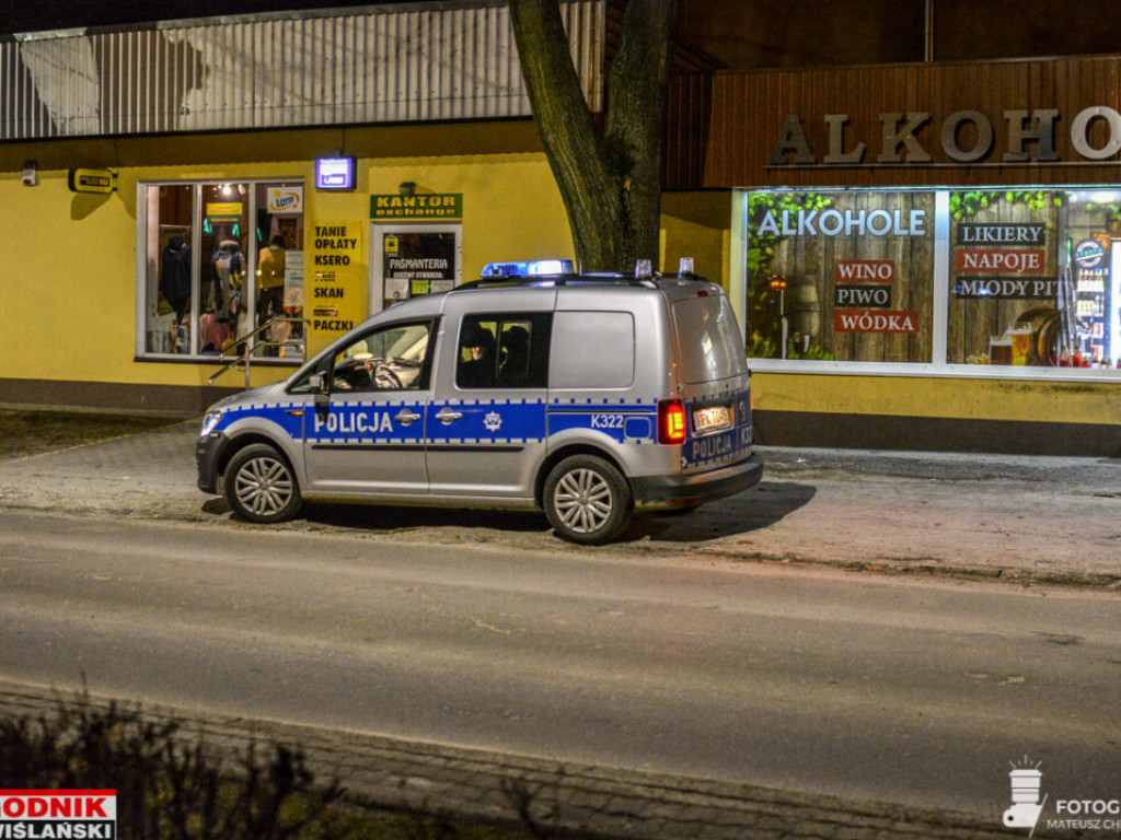 Nowa Dęba. Uderzył w inne auto, porzucił swoje i uciekł, zostawiając pasażera [zdjęcia]
