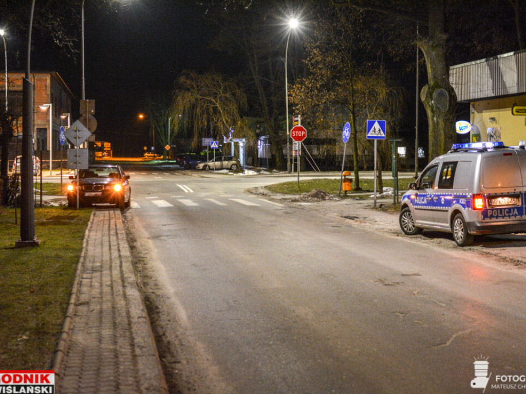 Nowa Dęba. Uderzył w inne auto, porzucił swoje i uciekł, zostawiając pasażera [zdjęcia]