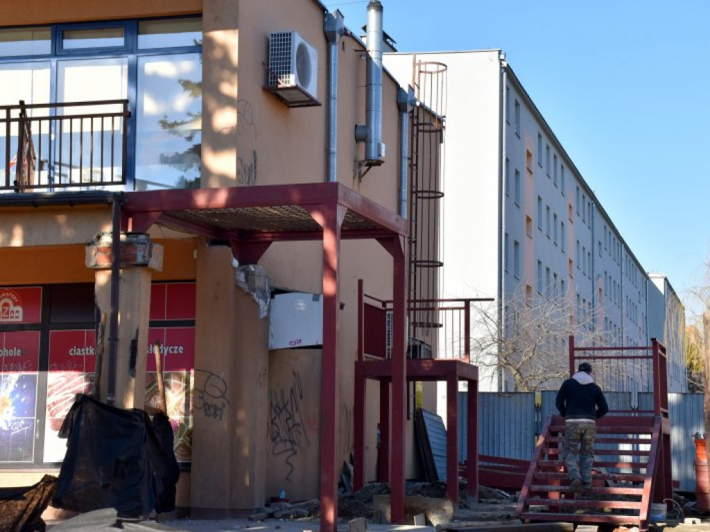 Tarnobrzeg. Kończą budować schody do rozdzielonych 