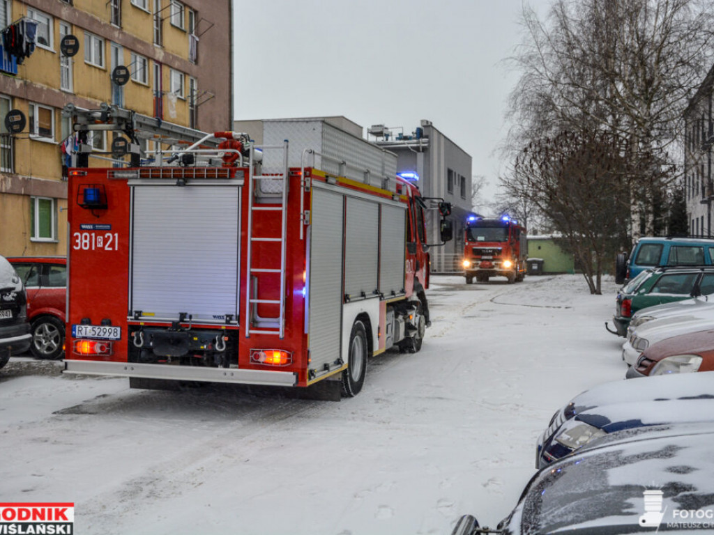 Tarnobrzeg. Zostawił na gazie skrzydełka. Interweniowały 3 zastępy straży [zdjęcia]