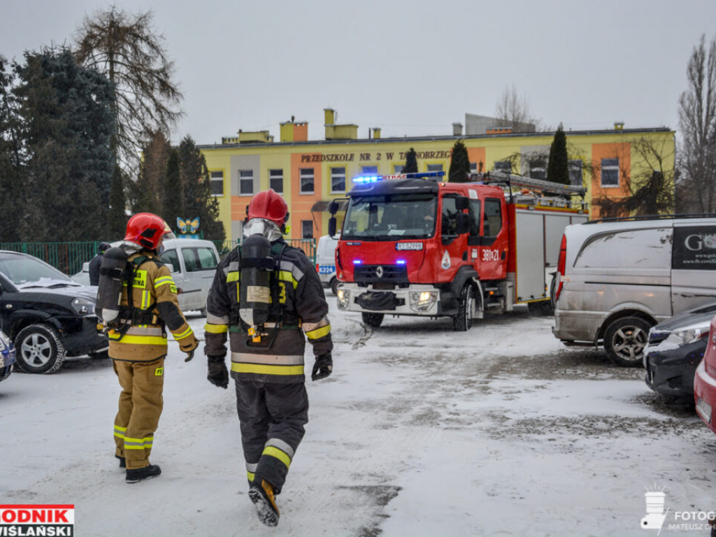 Tarnobrzeg. Zostawił na gazie skrzydełka. Interweniowały 3 zastępy straży [zdjęcia]