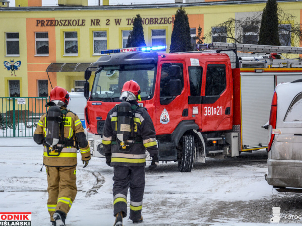 Tarnobrzeg. Zostawił na gazie skrzydełka. Interweniowały 3 zastępy straży [zdjęcia]