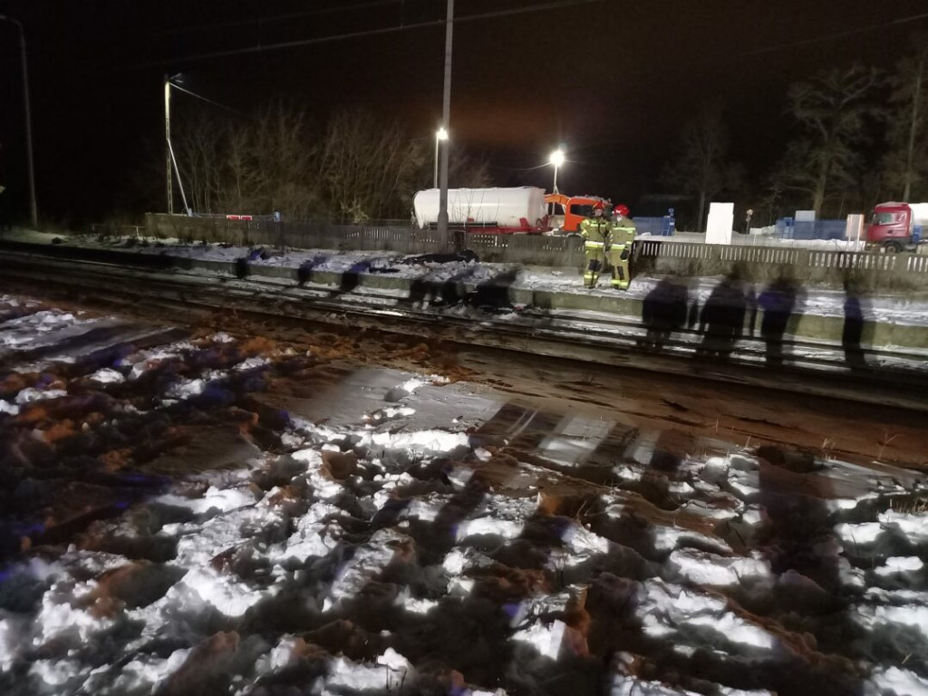 Tragedia na torach. Zginęły dwie osoby [zdjęcia]