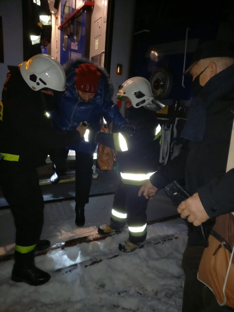 Tragedia na torach. Zginęły dwie osoby [zdjęcia]
