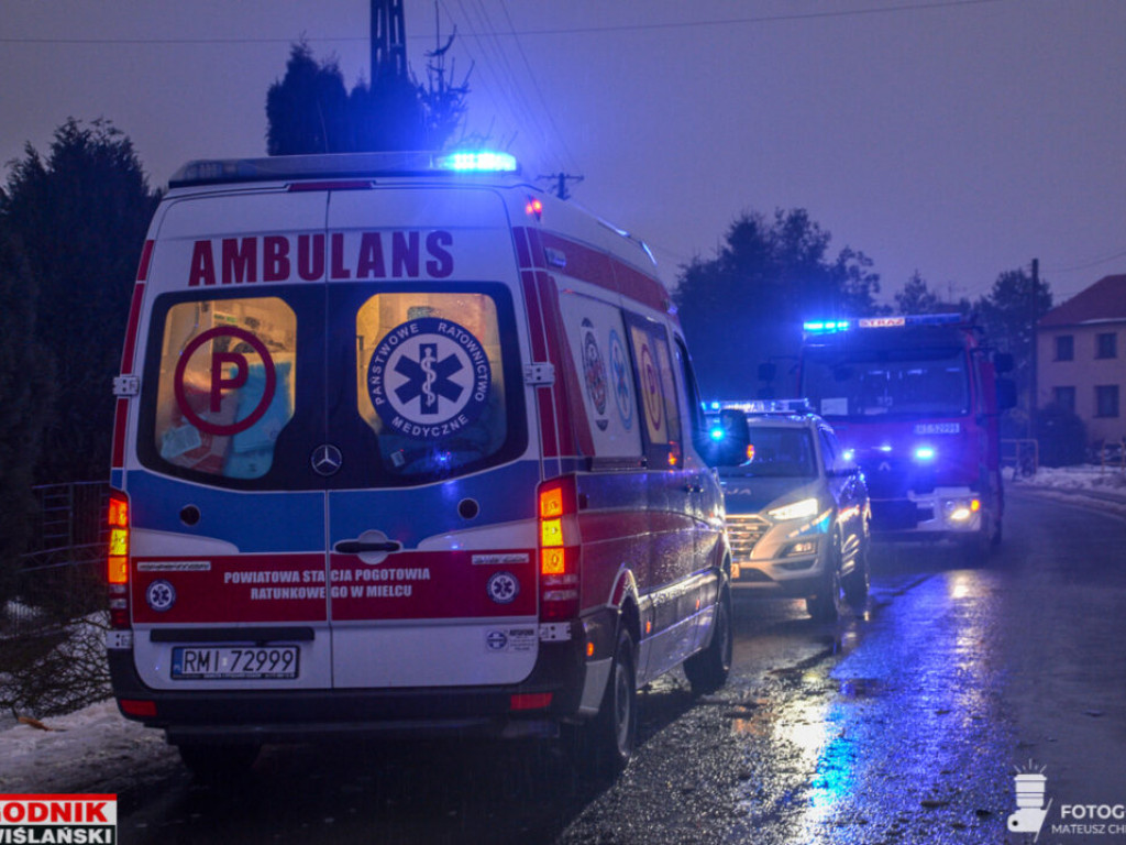 Wola Baranowska. Auto wpadło w poślizg i dachowało [zdjęcia]