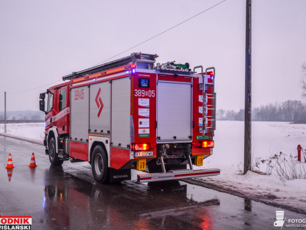 Wola Baranowska. Auto wpadło w poślizg i dachowało [zdjęcia]