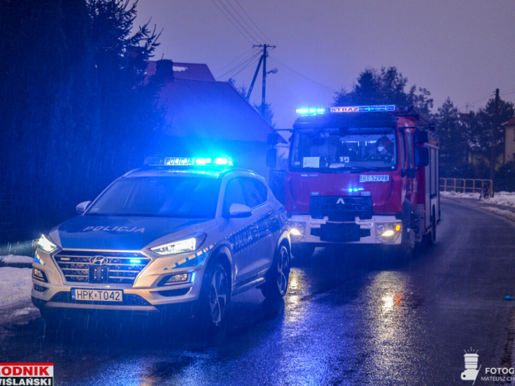 Wola Baranowska. Auto wpadło w poślizg i dachowało [zdjęcia]