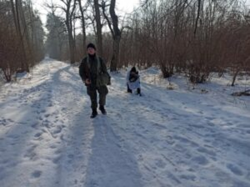 Tarnobrzeg. Spacerowicze wypatrzyli uzbrojonych ludzi w lesie Zwierzyniec [zdjęcia]
