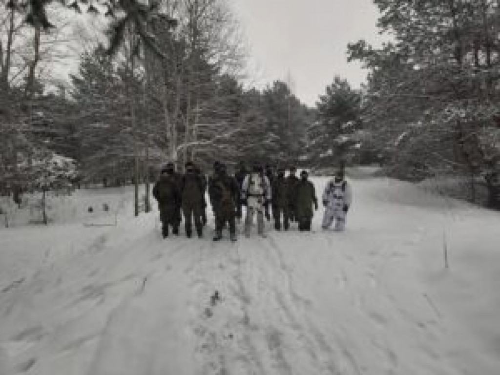 Tarnobrzeg. Spacerowicze wypatrzyli uzbrojonych ludzi w lesie Zwierzyniec [zdjęcia]