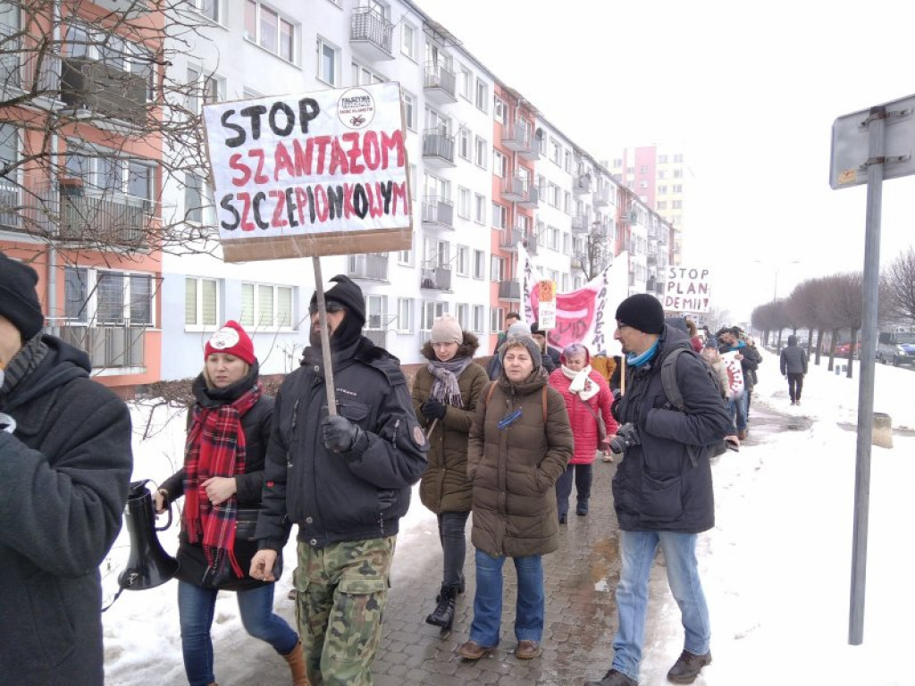 W Stalowej Woli protestowali przeciwko obostrzeniom [zdjęcia]
