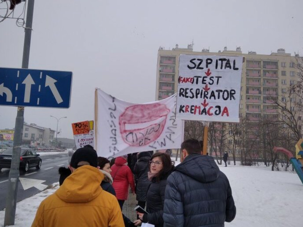 W Stalowej Woli protestowali przeciwko obostrzeniom [zdjęcia]