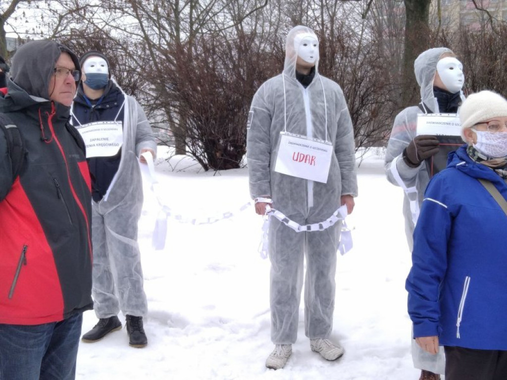 W Stalowej Woli protestowali przeciwko obostrzeniom [zdjęcia]