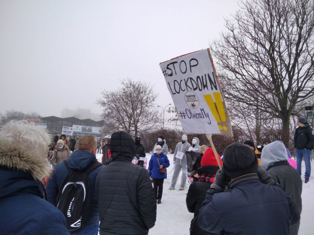 W Stalowej Woli protestowali przeciwko obostrzeniom [zdjęcia]